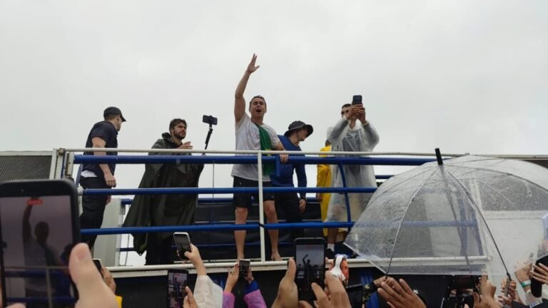 Deputado Nikolas Ferreira diz que Brasil não teme Moraes ao encerrar Caminhada pela Liberdade