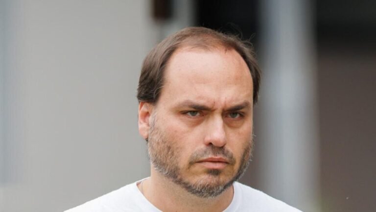 MP-RJ retoma investigação sobre suspeita de “rachadinha” envolvendo Carlos Bolsonaro